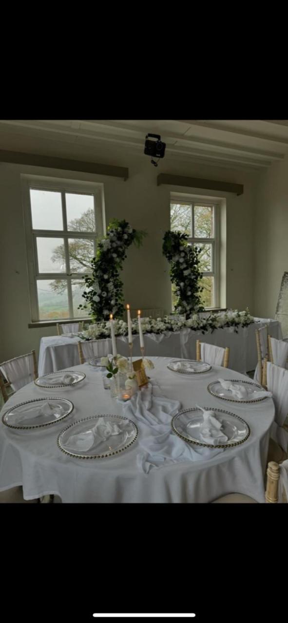 Whiston Hall Luaran gambar