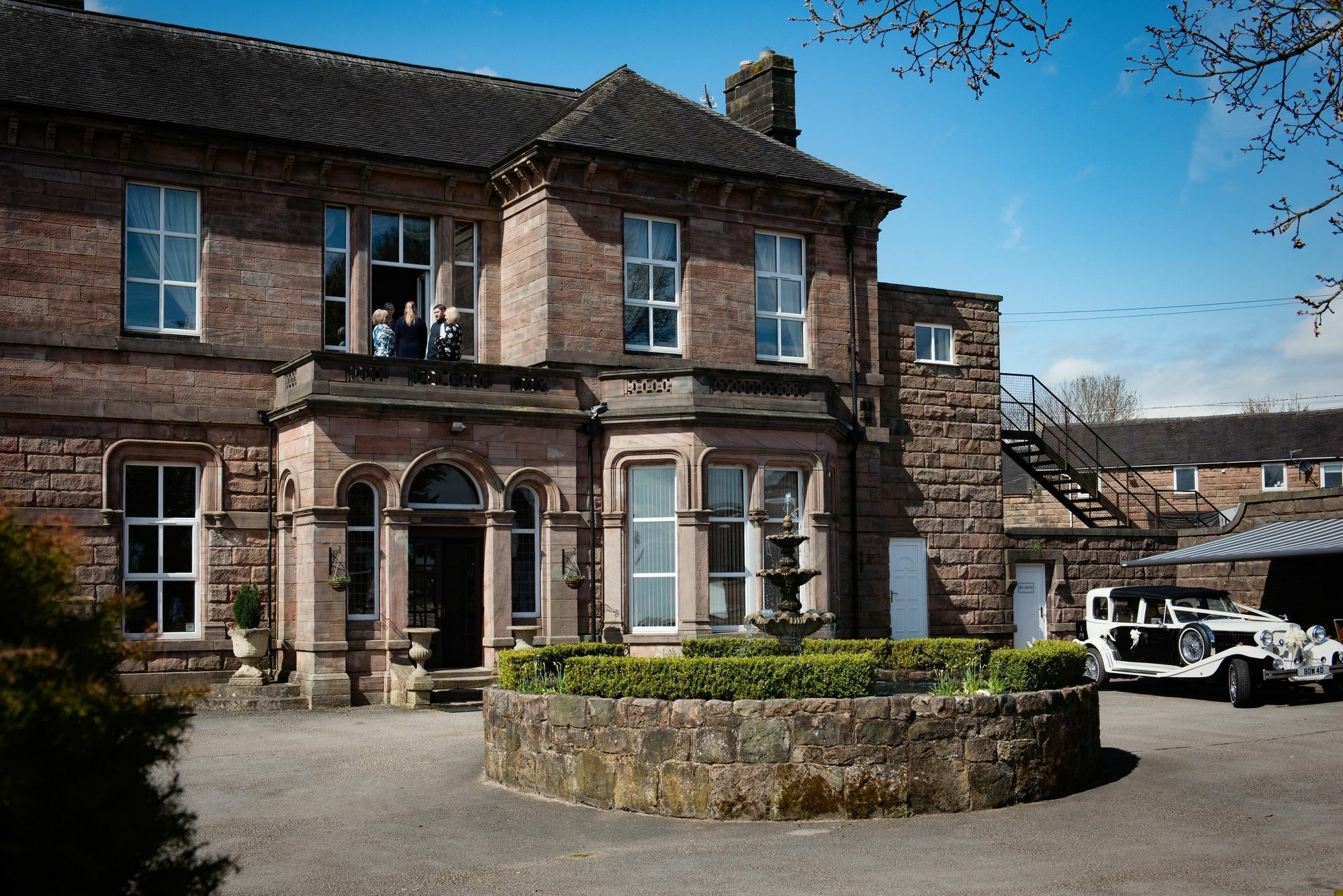 Whiston Hall Luaran gambar