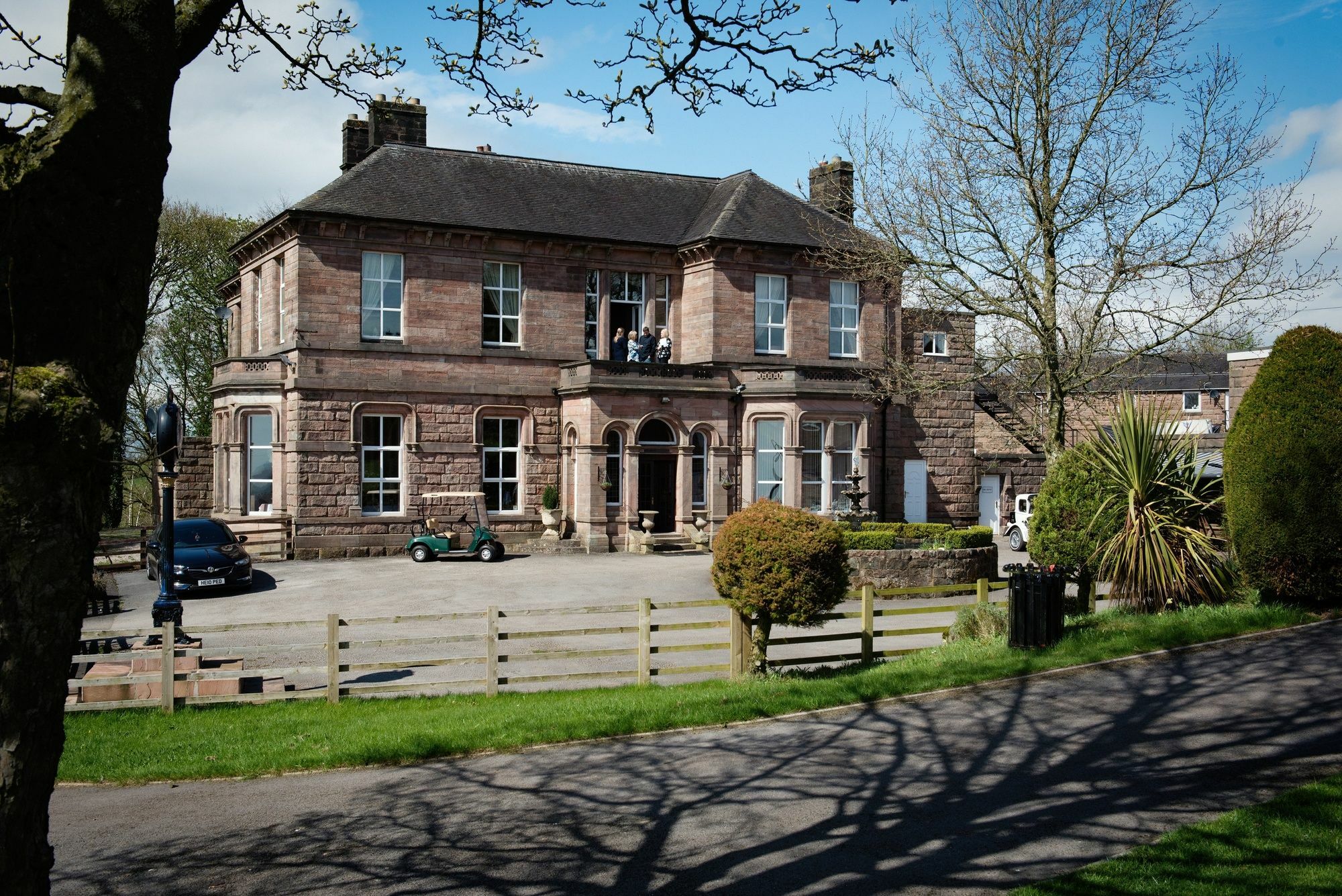 Whiston Hall Luaran gambar